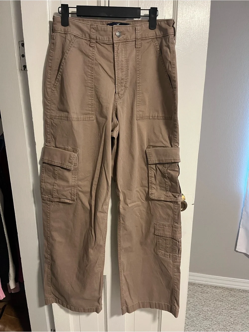 Hollister Women's Tan Cargo Pants with Utility Pockets